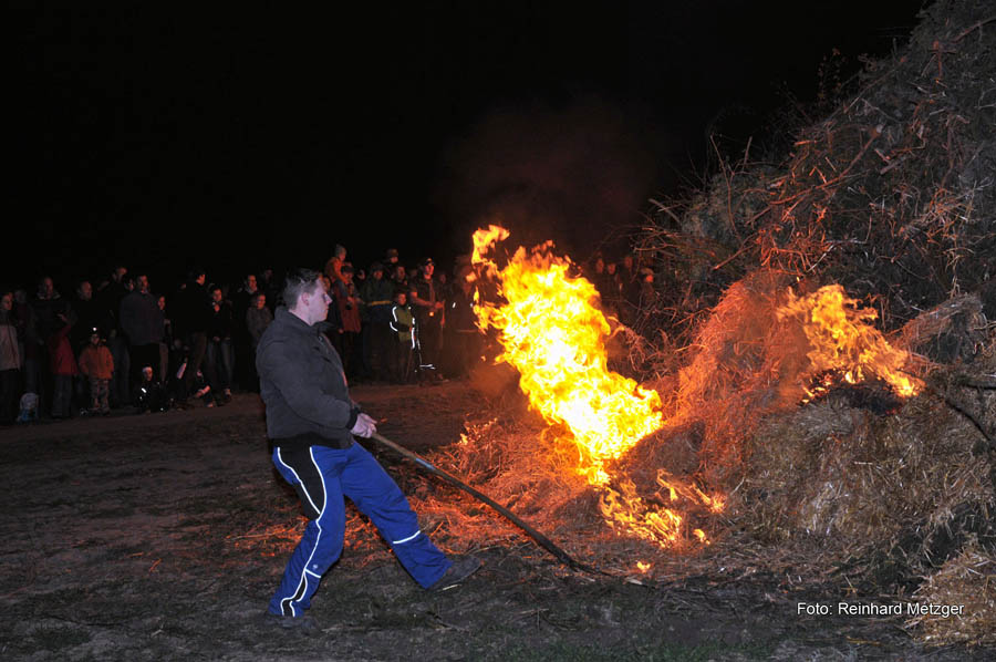 2010-04-03_058_Osterfeuer