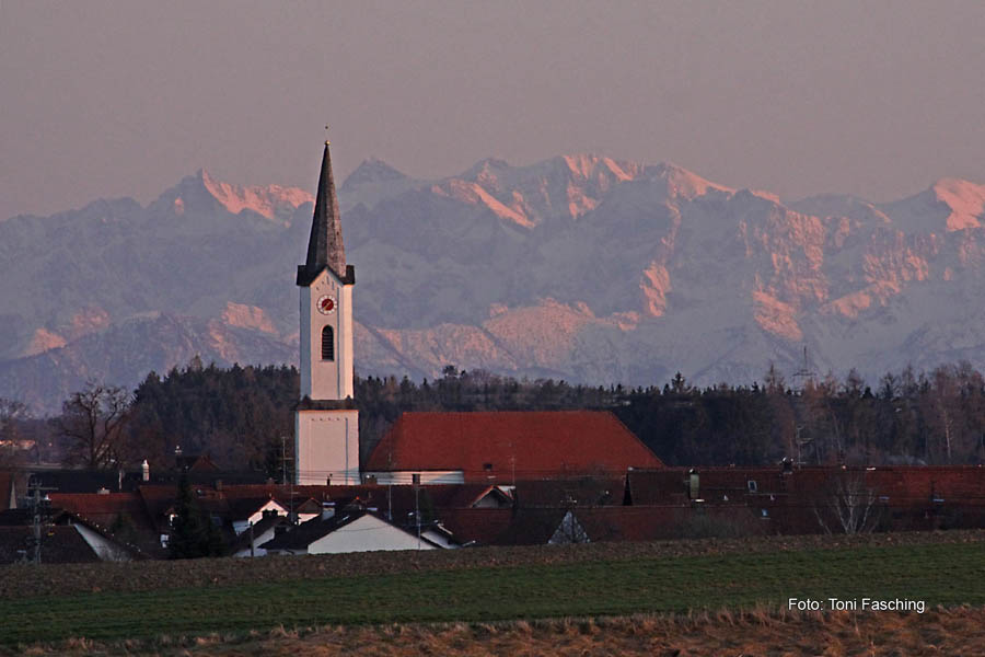 2010-04-02_01_Nikolauskirche-Berge