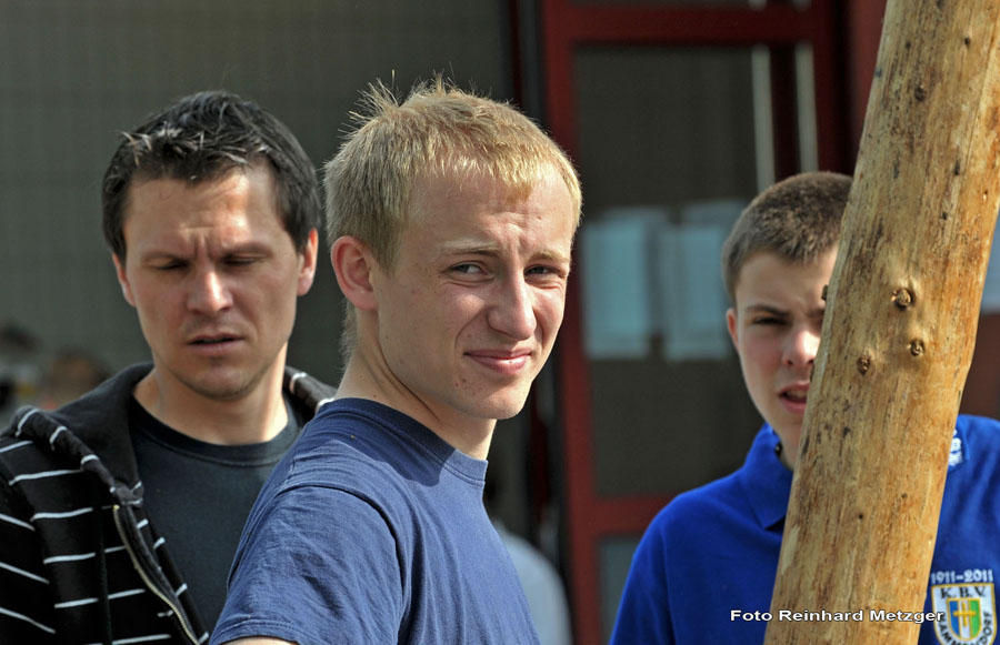 2010-05-01_069_Maibaumaufstellen