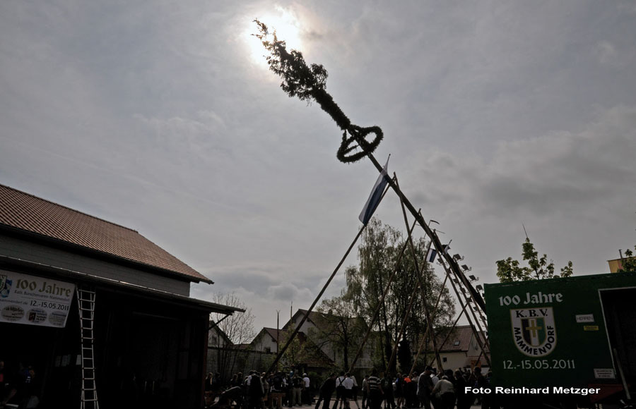 2010-05-01_074_Maibaumaufstellen