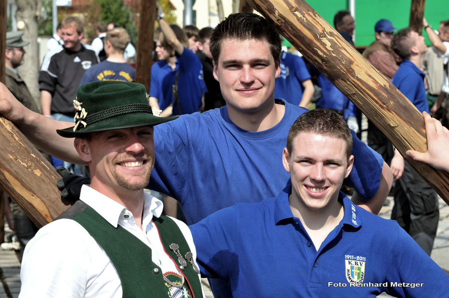 2010-05-01_080_Maibaumaufstellen