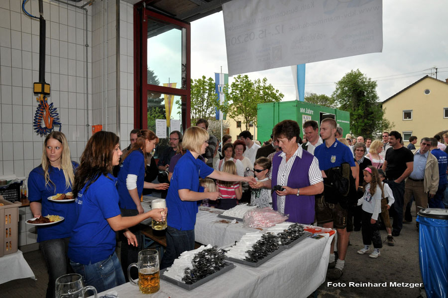 2010-05-01_099_Maibaumaufstellen