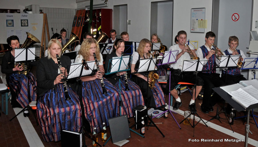 2010-05-01_106_Maibaumaufstellen