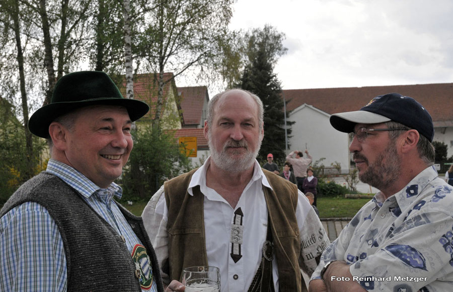 2010-05-01_107_Maibaumaufstellen