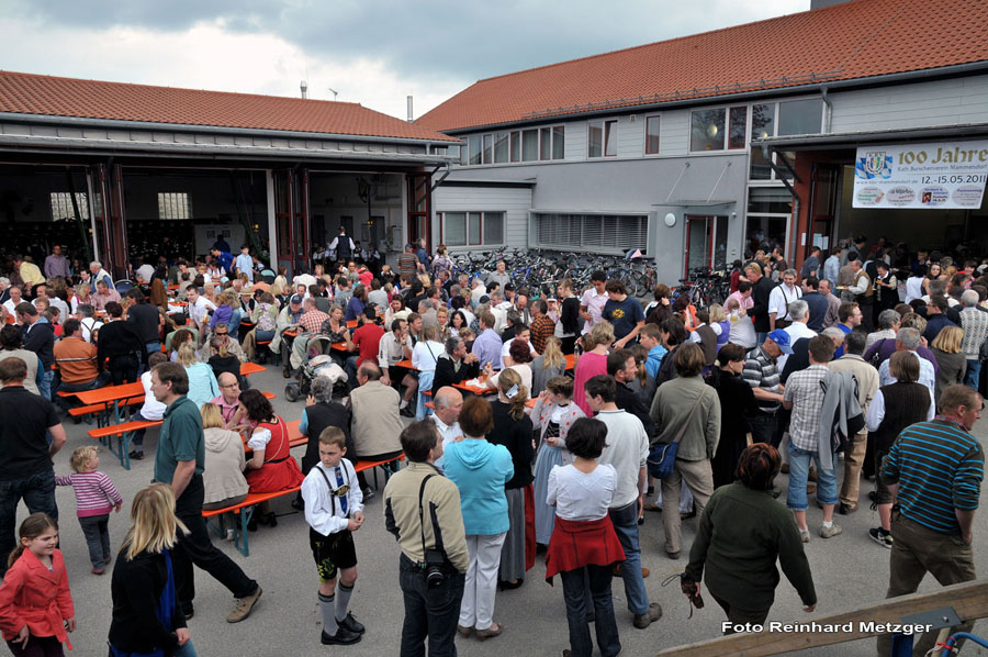 2010-05-01_108_Maibaumaufstellen