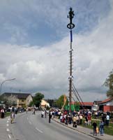2010-05-01_090_Maibaumaufstellen