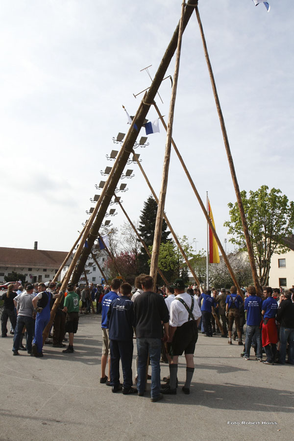 2010-05-01_203_Maibaumaufstellen