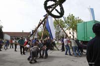 2010-05-01_196_Maibaumaufstellen
