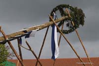 2010-05-01_199_Maibaumaufstellen