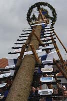 2010-05-01_200_Maibaumaufstellen