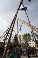 2010-05-01_202_Maibaumaufstellen