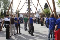 2010-05-01_204_Maibaumaufstellen