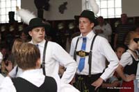 2010-05-01_236_Maibaumaufstellen
