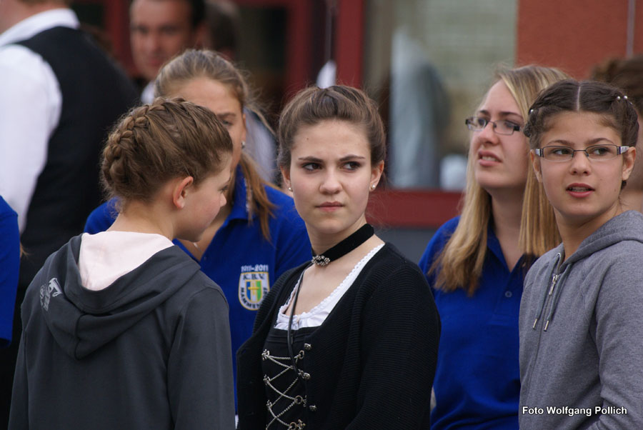 2010-05-01_025_Maibaumaufstellen