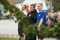2010-05-01_041_Maibaumaufstellen
