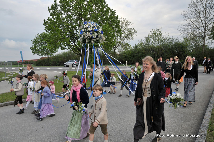 2010-05-07_096_Volksfesteinzug