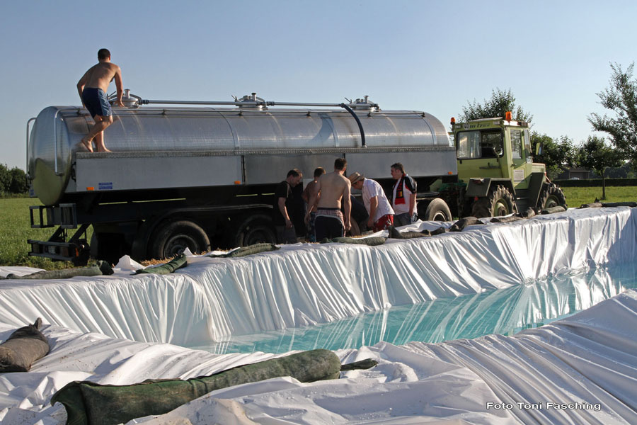 2010-07-07_01_Halbfinale_Pool-Party