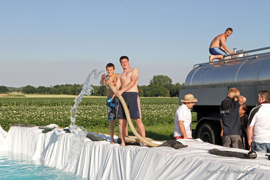 2010-07-07_02_Halbfinale_Pool-Party