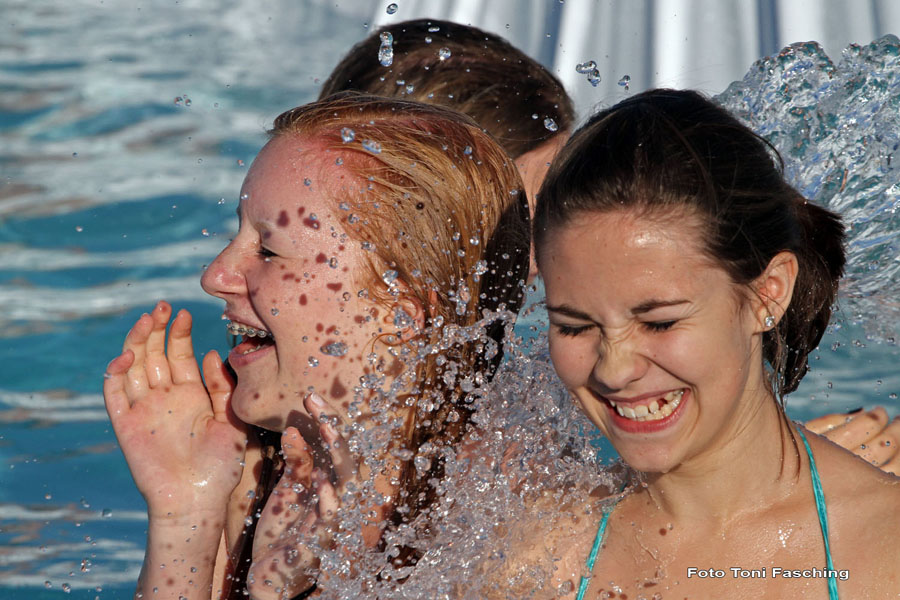 2010-07-07_10_Halbfinale_Pool-Party