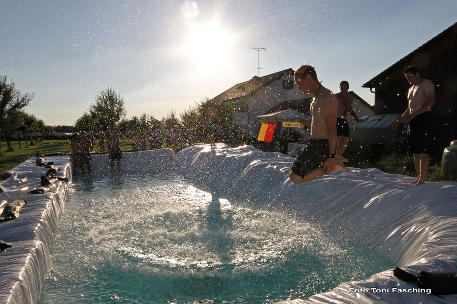 2010-07-07_25_Halbfinale_Pool-Party