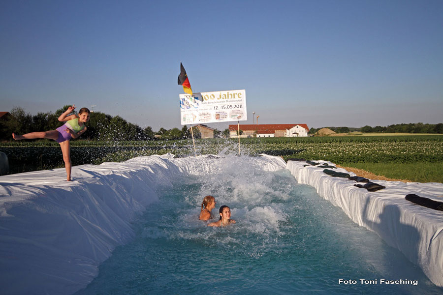 2010-07-07_32_Halbfinale_Pool-Party