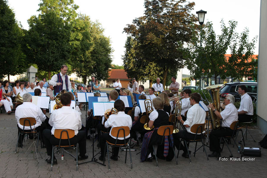 2010-07-10_15_Serenade_am_Kirchenplatz