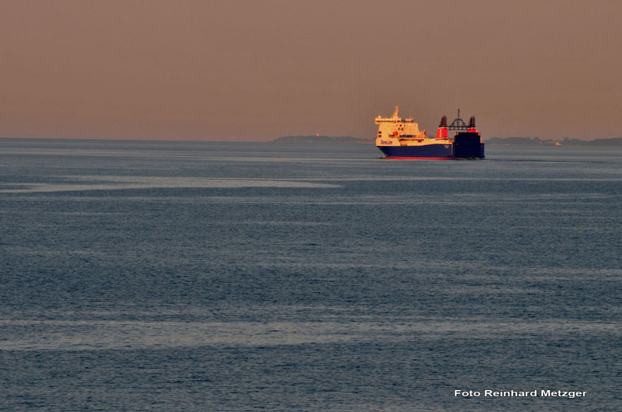 RME_1351 Faehre_in_der_Morgensonne