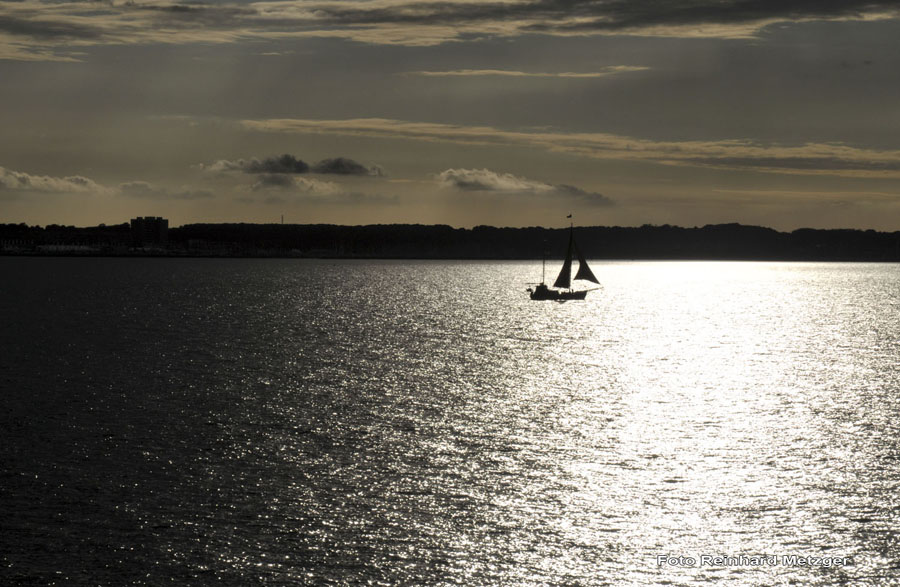 RME_7432 Segelboot_Gegenlicht