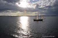 RME_7434 Segelboot_Gegenlicht