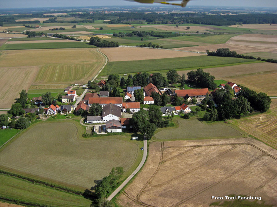 2010-08-21_02_Luftaufnahme_Peretshofen