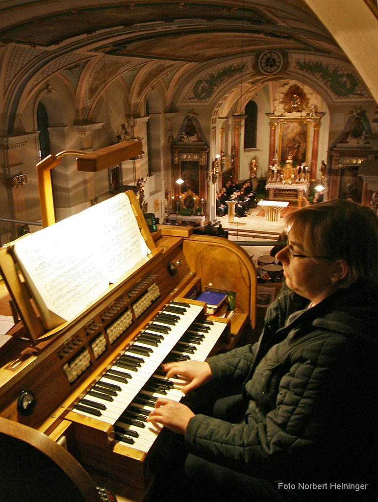 2010-11-21_010_Caecilien_Orgel1.jpg