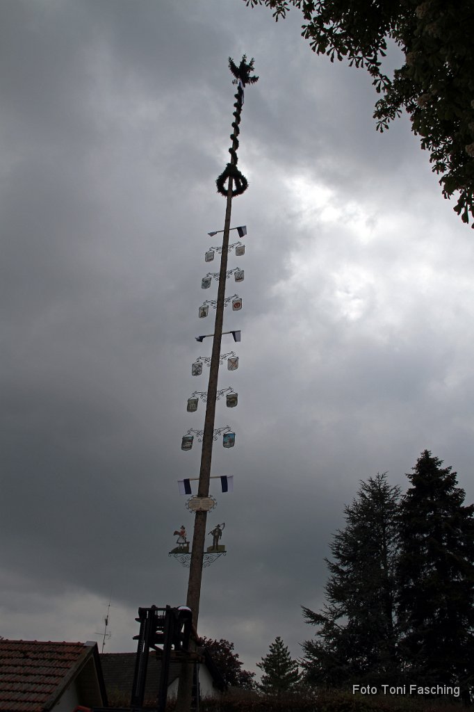 2011-05-01_03_Maibaum-aufstellen_Nassenhausen.JPG