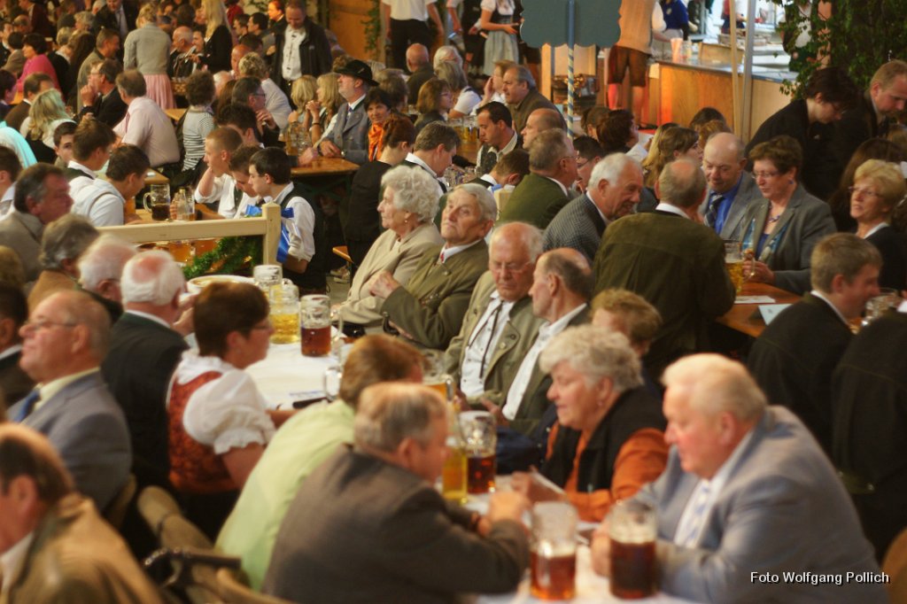 2011-05-14_011_100-Jahre-KBV-Kranzniederlegung-u-Festabend_WP.JPG - 2011-05-14 100 Jahre KBV Kranzniederlegung u Festabend