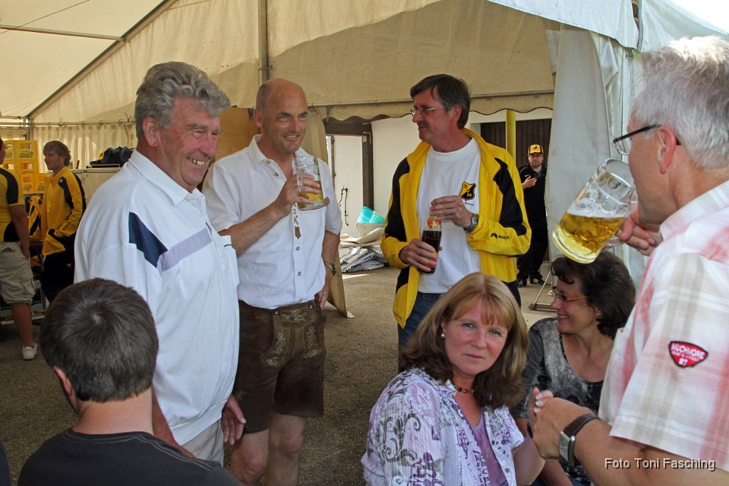 2011-05-29_04_Saisonabschlussfeier_Fussballer.JPG