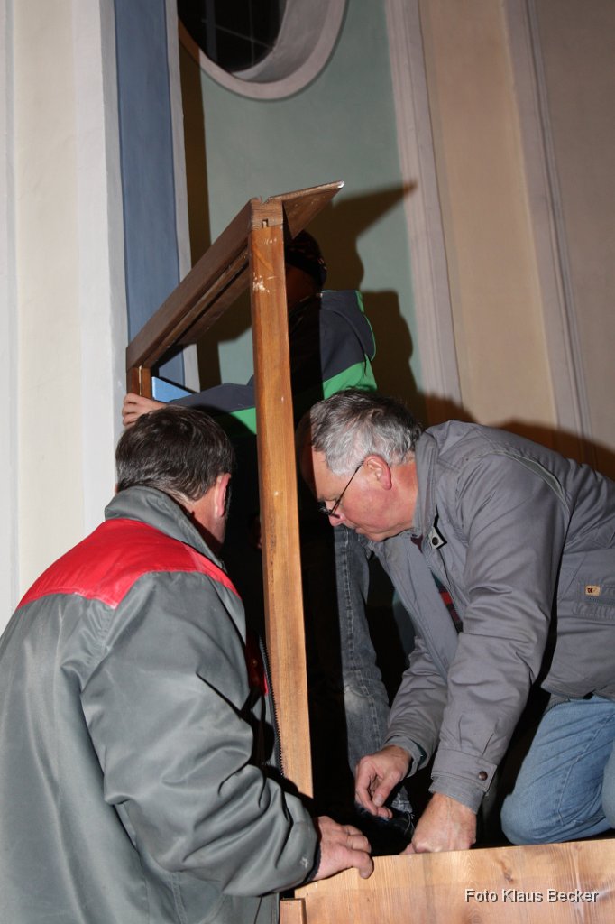 2011-11-23_011_Kirchenkrippen-Aufbau_Klaus-Becker.JPG