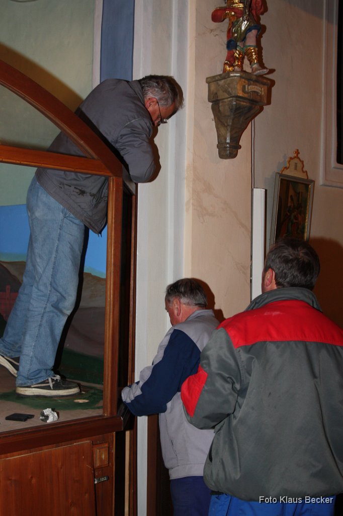 2011-11-23_014_Kirchenkrippen-Aufbau_Klaus-Becker.JPG