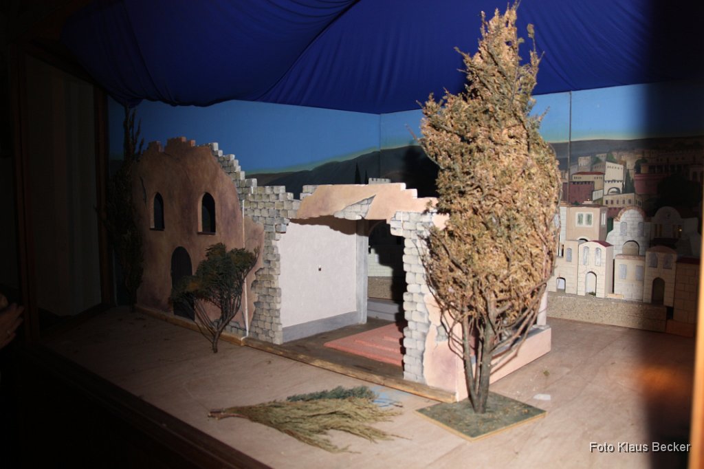 2011-11-24_015_Kirchenkrippen-Aufbau_Klaus-Becker.JPG