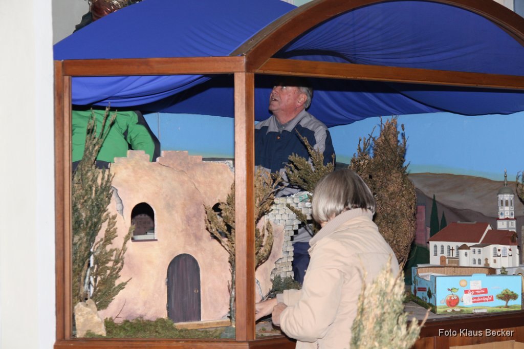 2011-11-24_020_Kirchenkrippen-Aufbau_Klaus-Becker.JPG
