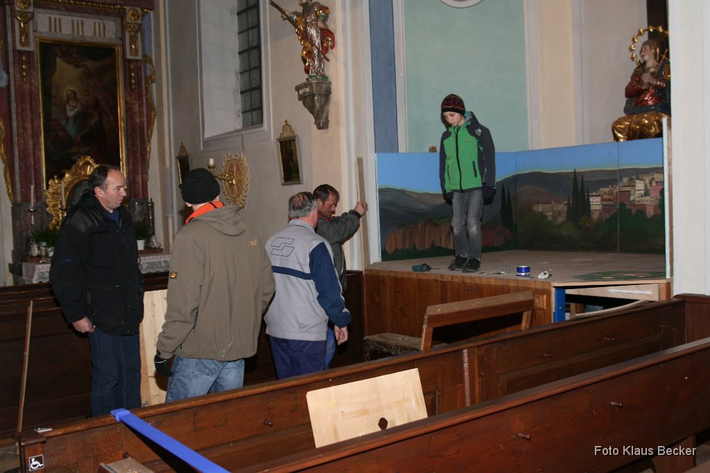 2011-11-26_010_Kirchenkrippen-Aufbau_Klaus-Becker.JPG