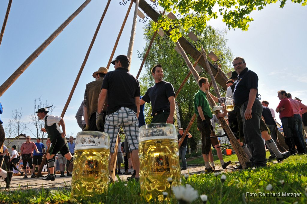 2012-05-01_01_Maibaum_aufstellen_RM.jpg