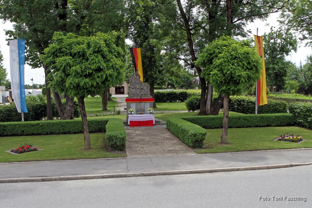 2012-06-07_09_Kriegerdenkmal_TF.JPG
