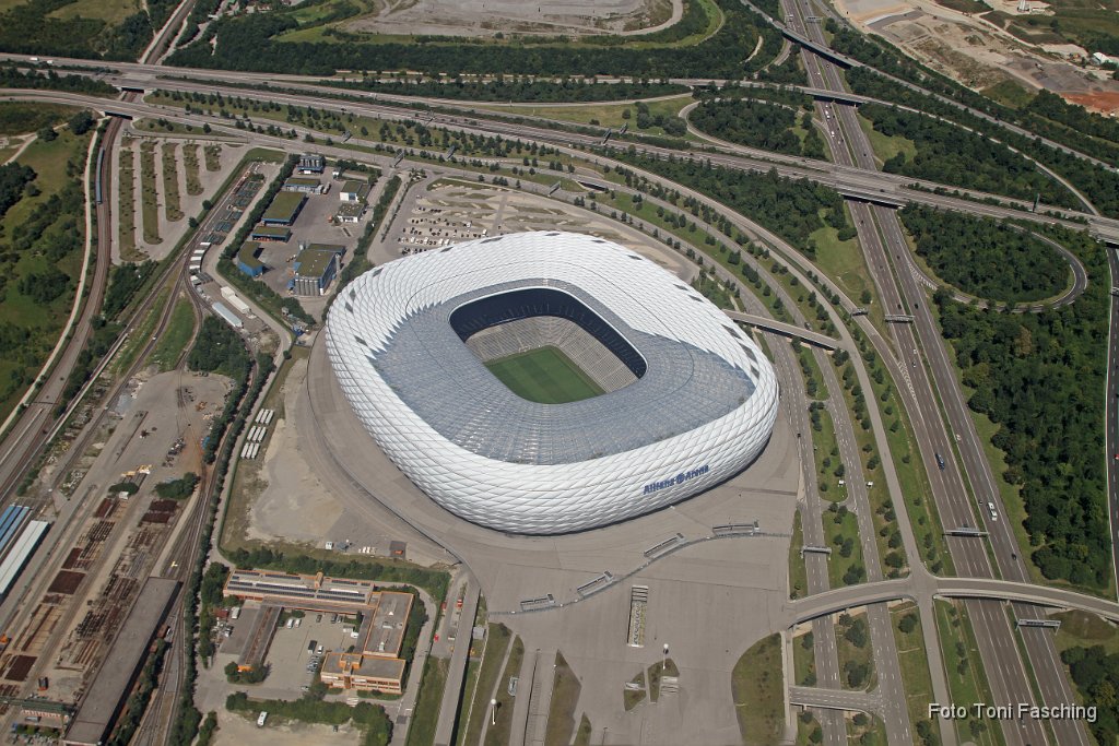 2012-08-19_37_Luftaufnahme_Muenchen_Allianz-Arena_TF.JPG
