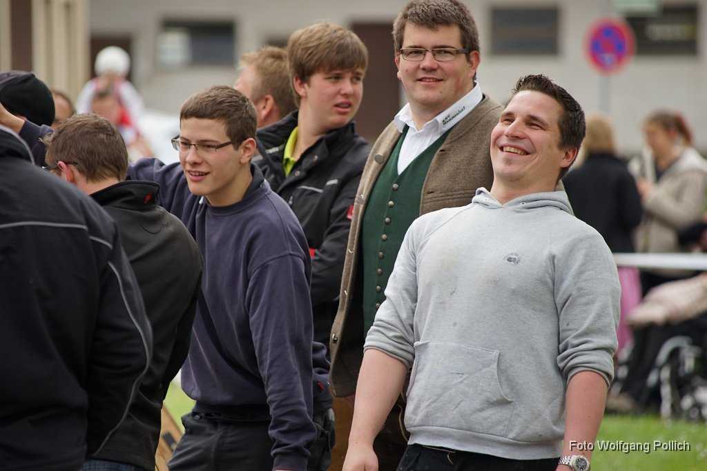 2014-05-01_015_Maibaum_Aufstellen_WP.JPG