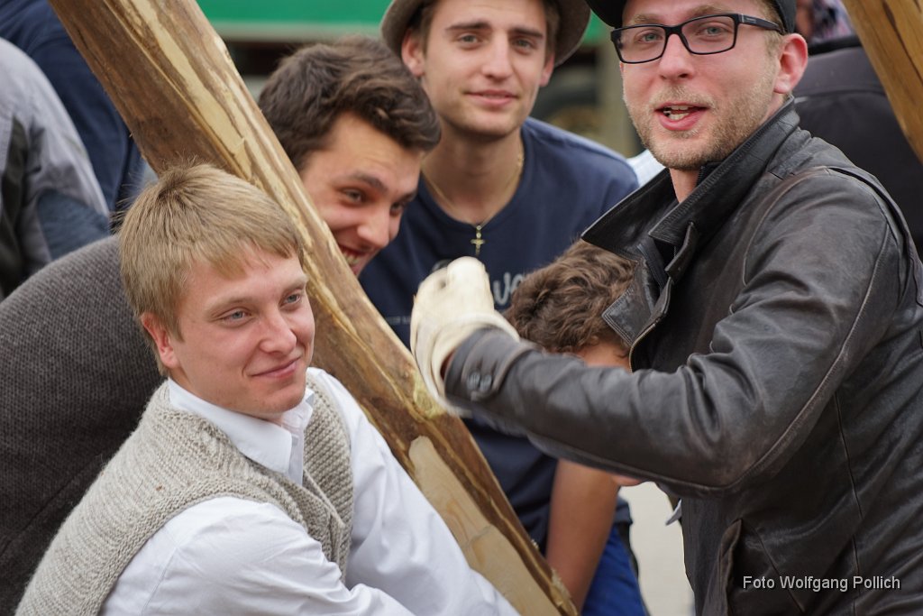 2014-05-01_033_Maibaum_Aufstellen_WP.JPG