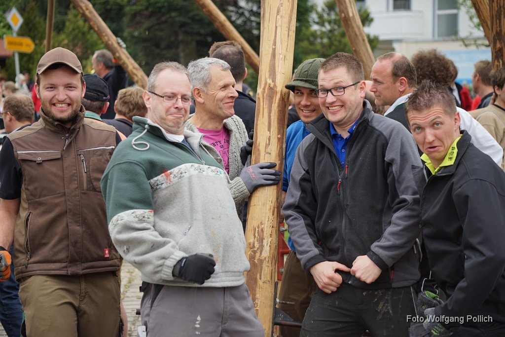 2014-05-01_036_Maibaum_Aufstellen_WP.JPG