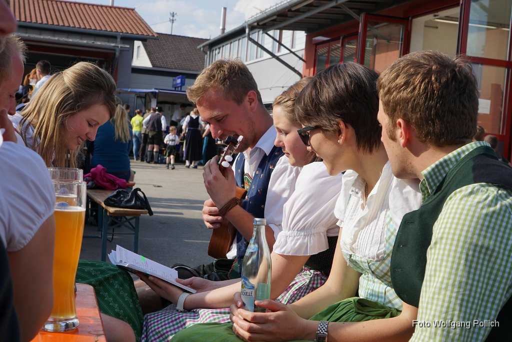 2014-05-01_083_Maibaum_Aufstellen_WP.JPG
