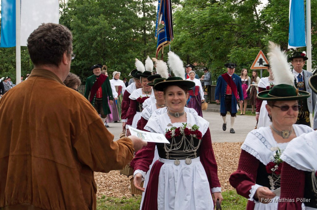 2014-06-01_001_Fahnenweihe_Kirchenzug_MP.jpg