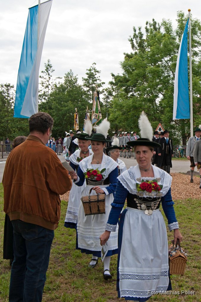 2014-06-01_002_Fahnenweihe_Kirchenzug_MP.jpg