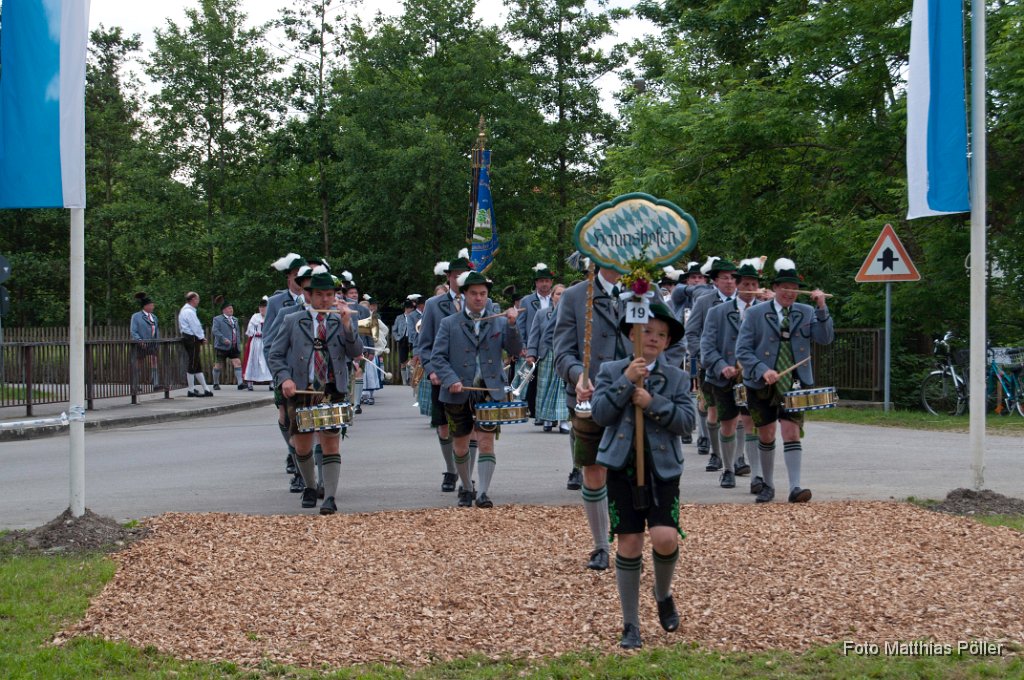 2014-06-01_003_Fahnenweihe_Kirchenzug_MP.jpg