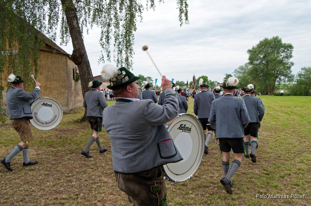 2014-06-01_004_Fahnenweihe_Kirchenzug_MP.jpg
